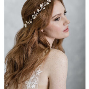 CBC2050 Enchanting garland of pink rosebuds and green leaves with crystal and pearl accents