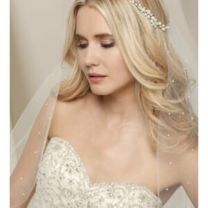 CBC6534_ Celebrate with the beauty of nature by donning a lovely vine of soft pearls and twinkling rhinestone leaves