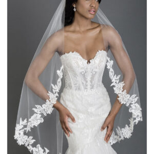 V7562 Knee-length veil