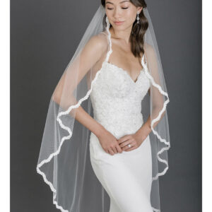 V7566 Cascading knee-length veil edged