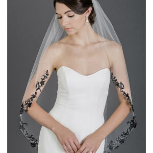 V7578 Fingertip cut edge veil