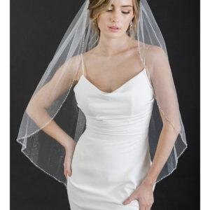 V7651 1-tier fingertip length veil with edge of lustrous pearls
