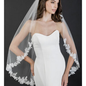 V7668 1-tier fingertip cut edge veil