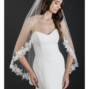 V7670 1-tier cut edge fingertip veil