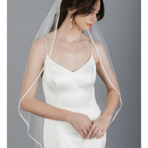 V7680 1-tier fingertip veil with chevron edge of frosted beads