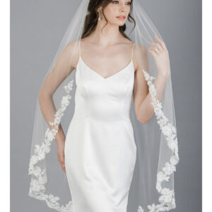 V7683 1-tier knee length veil
