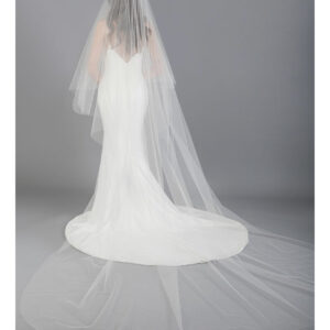 V7697C Cut edge foldover cathedral veil (120_ long) with elbow blusher